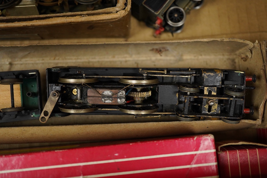 A quantity of 00 gauge model railway by Tri-ang, Mainline, Dapol, Bachmann, GMR, Hornby Dublo, etc. including; a Tri-ang American outline Davy Crockett train set (RS.37), nine steam and diesel locomotives, together with